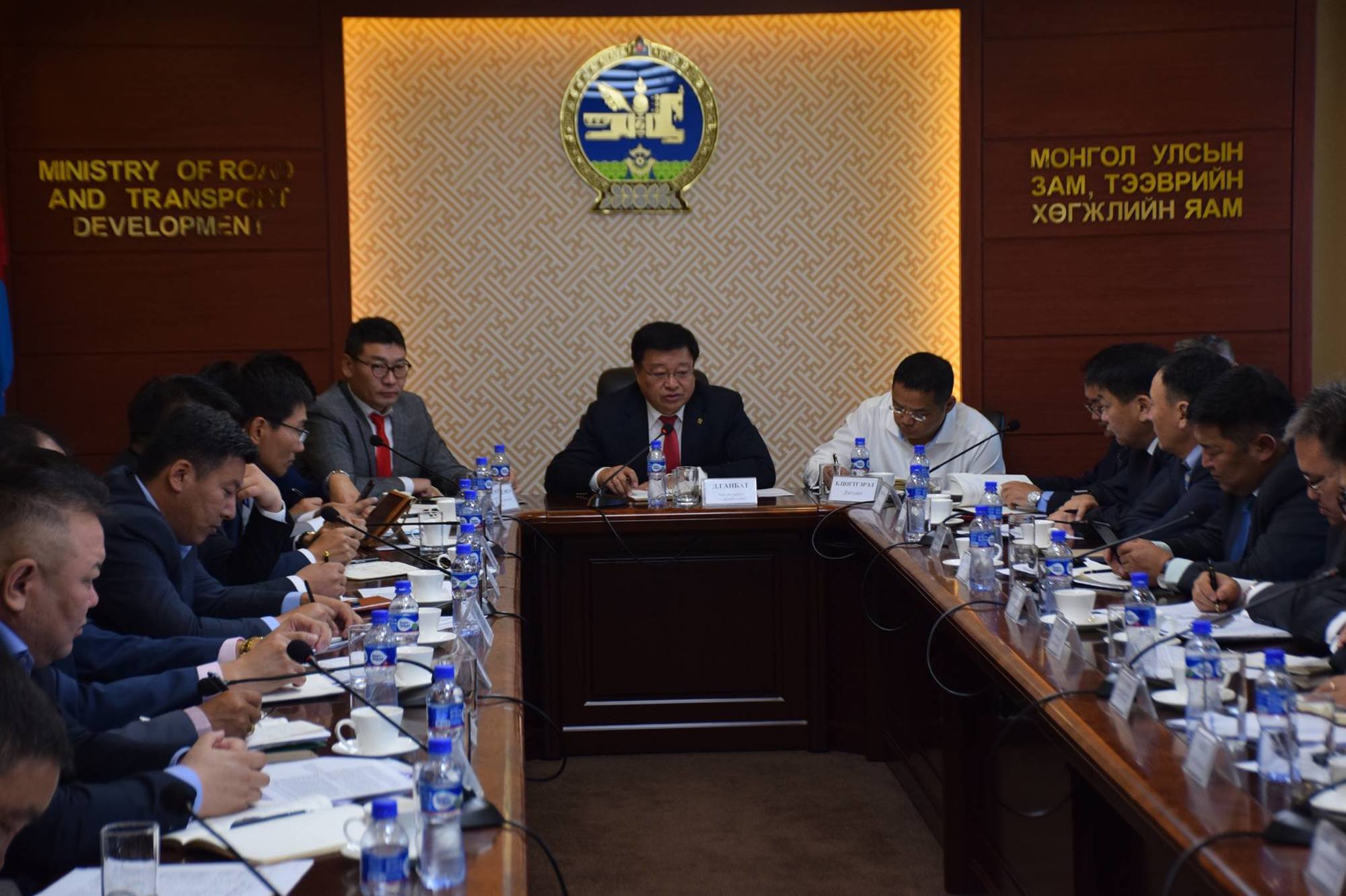 Автомашины дугаарын давхардал, наймааны хууль бус үйлдлийг таслан зогсооно