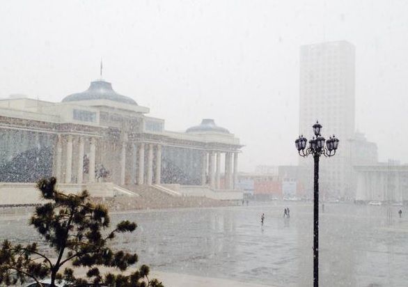 Нойтон цас орж, ихэнх нутгаар салхи шуургатай байхыг анхааруулж байна