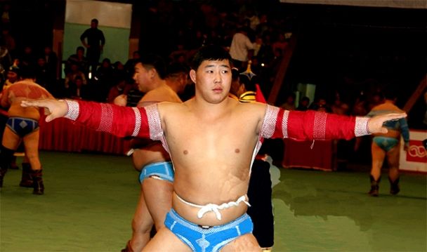 Нээлтийн барилдаанд улсын харцага О.Хангай түрүүллээ