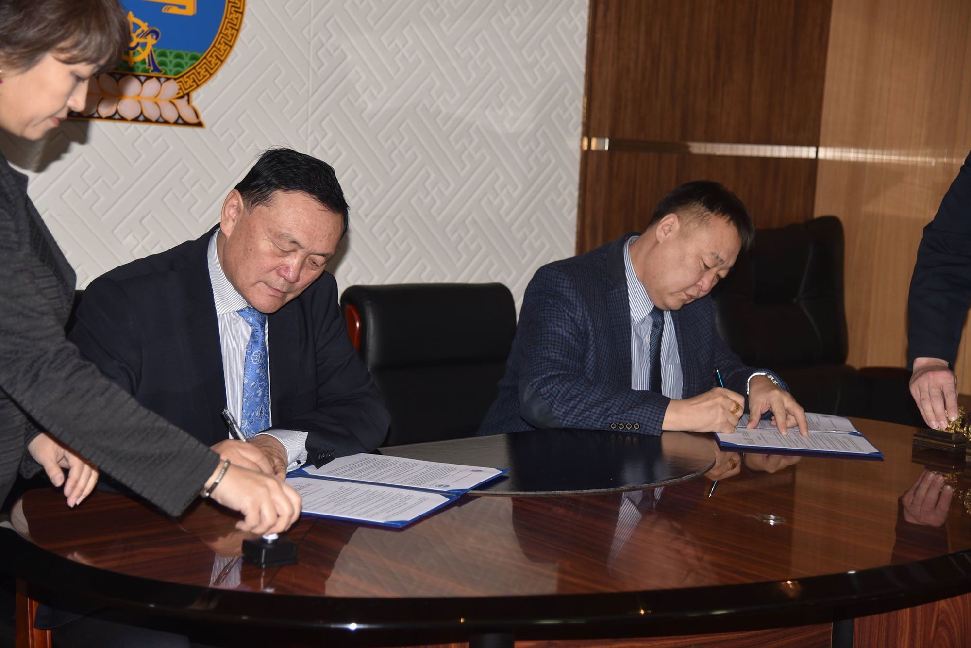 Албан журмын даатгагчдын холбоотой хамтран ажиллах санамж бичиг байгуулав