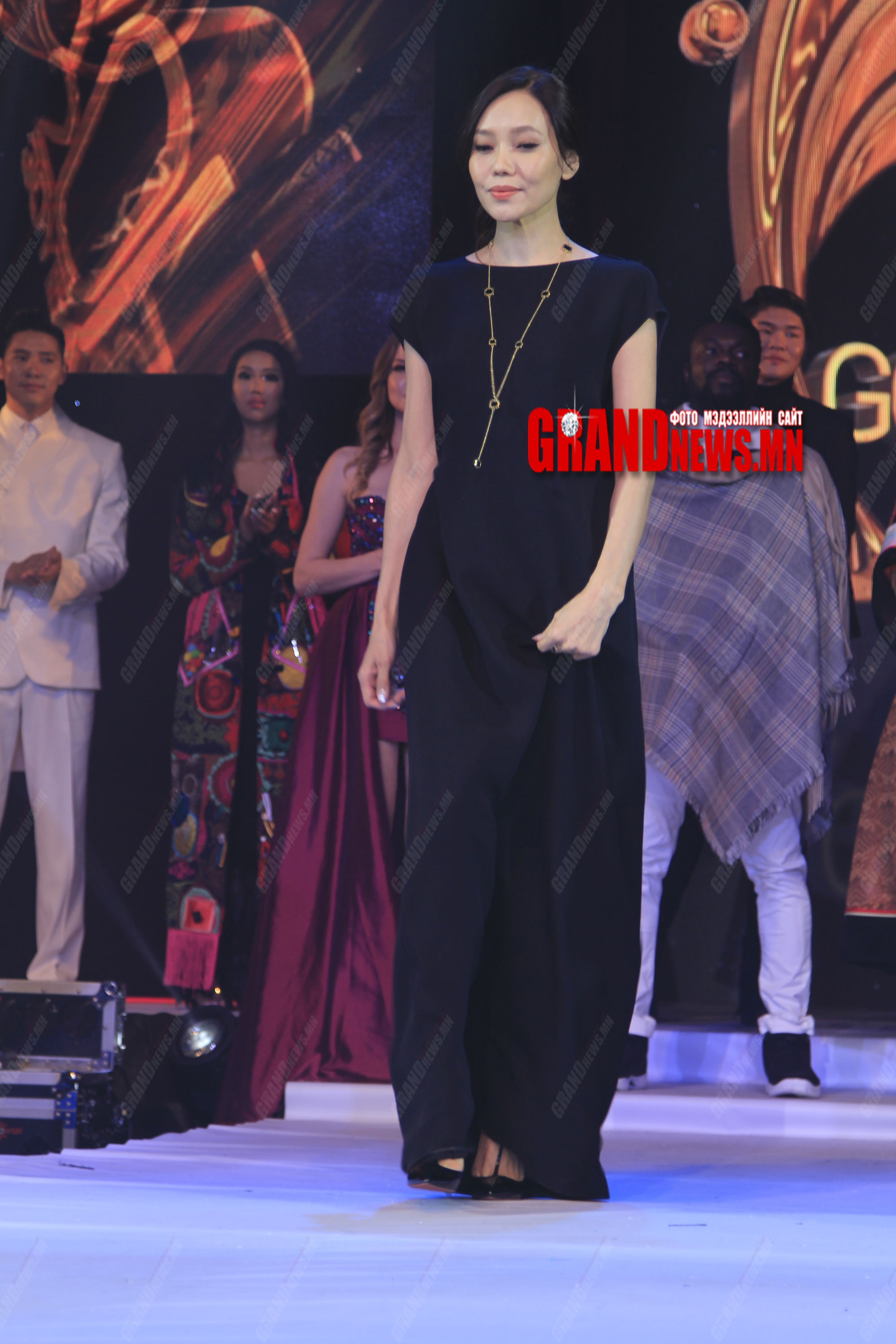 Эмээ болсон ч гандан буурахгүй