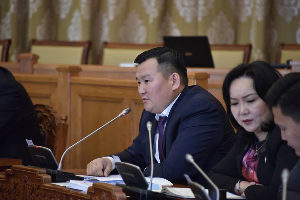 Л.Мөнхбаатар: Цахим болж байгаатай холбогдуулан цахим гарын үсэг хэрэглэх ёстой