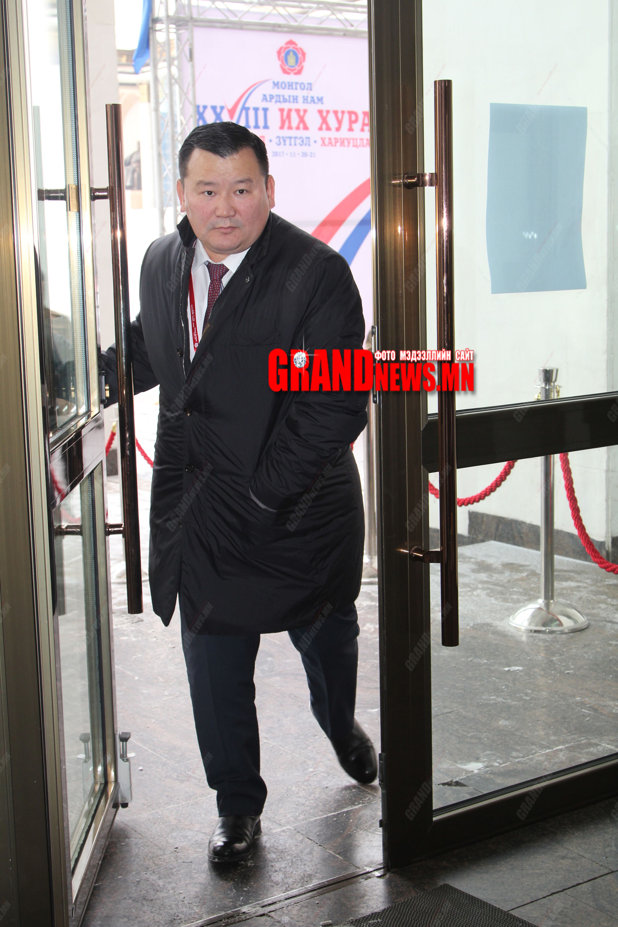 Хуулийн хэнээтэй эр