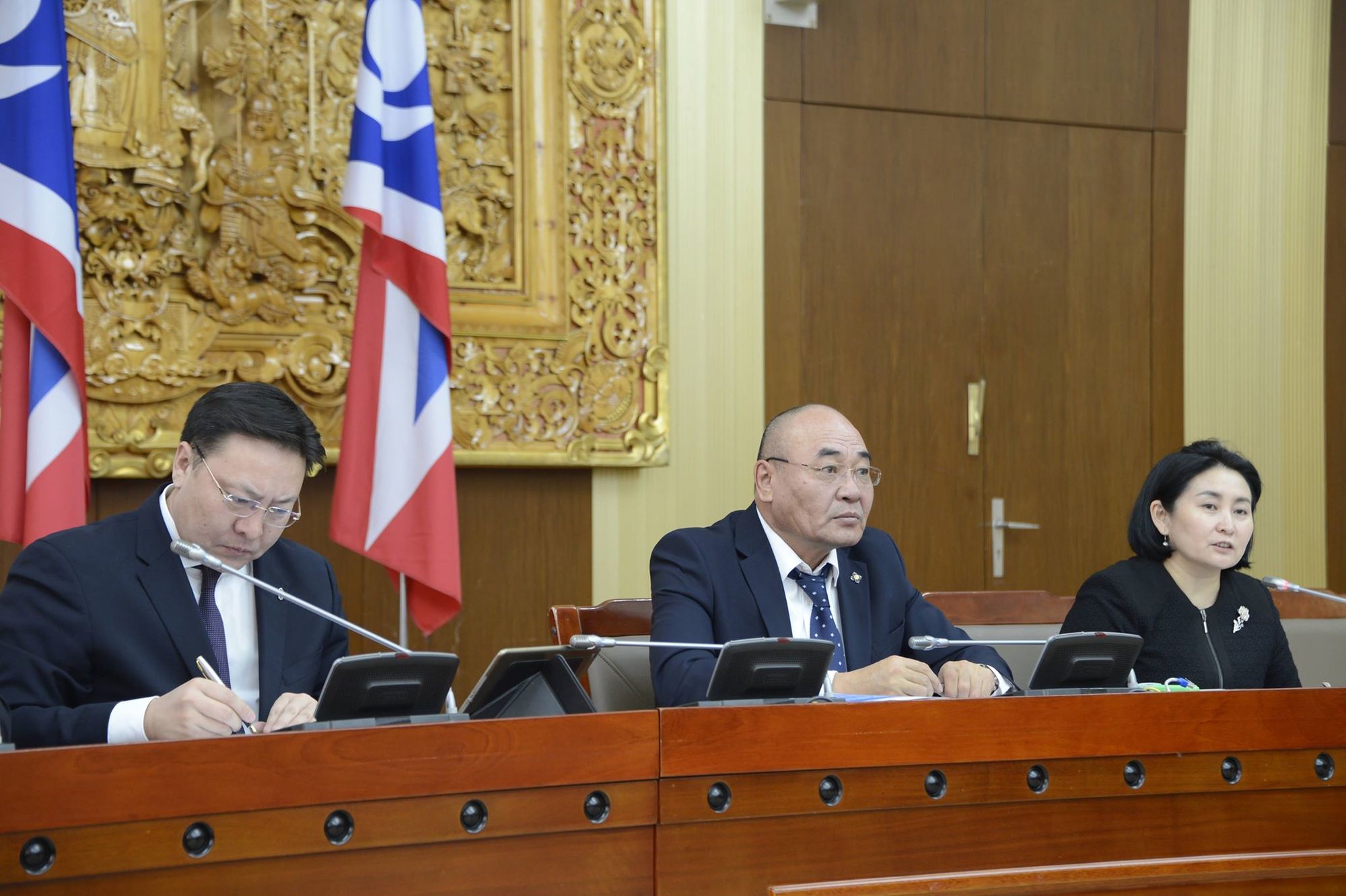 Д.Эрдэнэбат:2017 онд улсын өр, татварууд нэмэгдсэн, инфляц өссөн, халамж нэмэгдсэн, хүүхдийн мөнгийг  хассан...