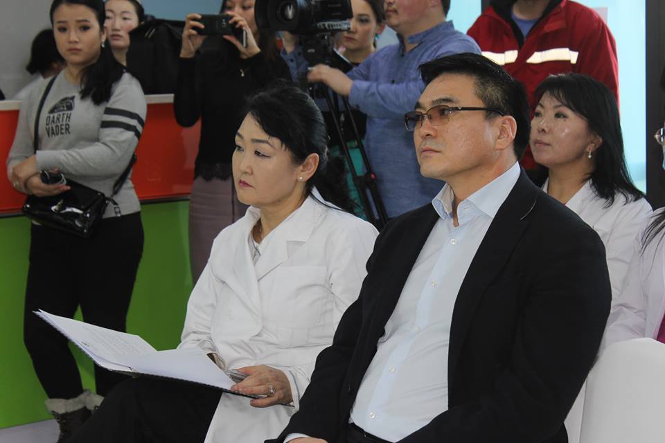 Налайх дүүргийн эрүүл мэндийн нэгдэлд түргэн тусламжийн автомашин гардуулав