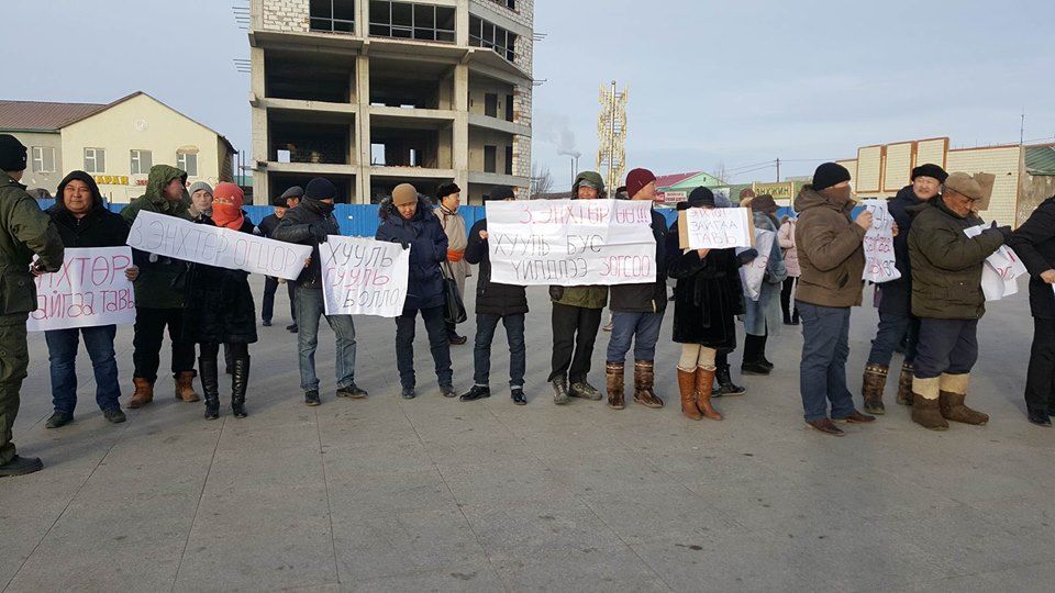 Засаг даргаа огцруулахыг Ерөнхий сайдаас Сүхбаатарчууд шаардлаа