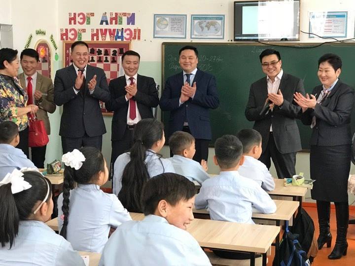 Налайх дүүргийн ахмадуудад хүндэтгэл үзүүллээ 