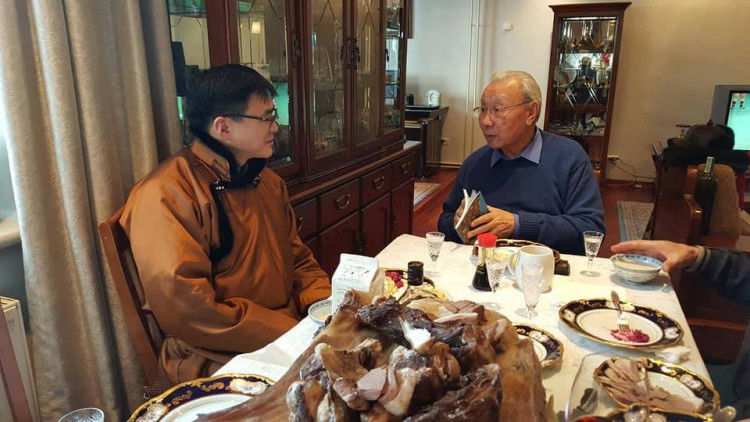 НИТХ-ын дарга С.Амарсайхан Eрөнхий сайд асан Д.Содном гуайтай золгож, хүндэтгэл үзүүллээ