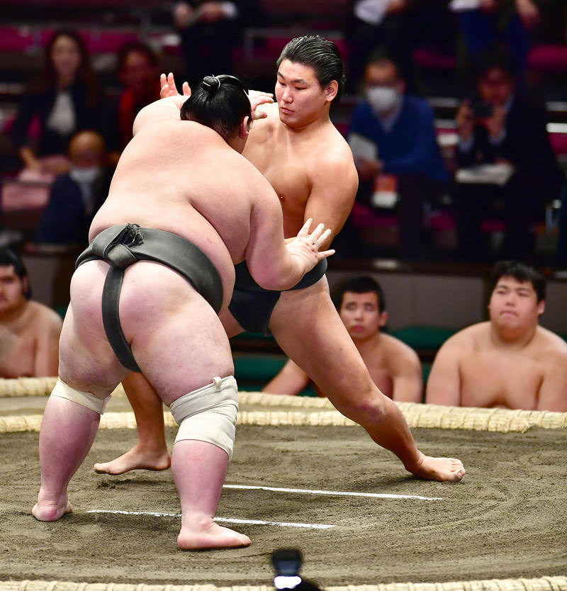 Асашёорюүгийн бүл дүү Хоошёорюү дөрвөн даваатай явна