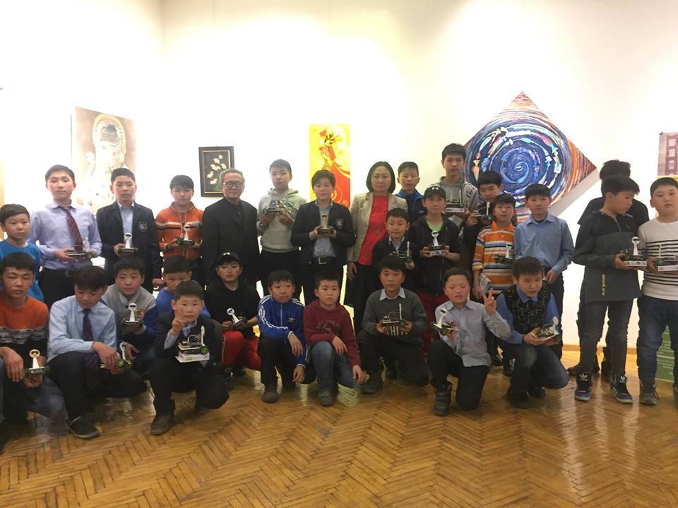 Тэдний анхны робот