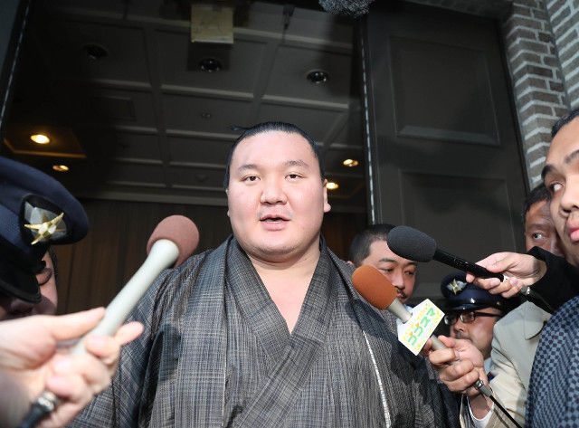 Их аварга Хакүхо анх удаа хоёр башё дараалан өнжих шийдвэр гаргалаа