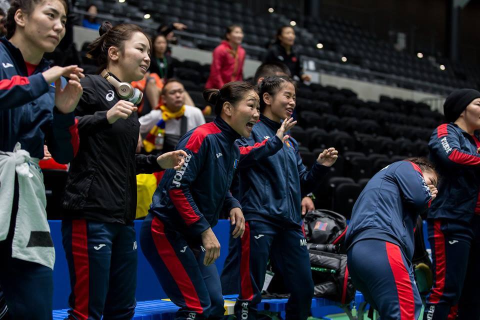 Эрчүүддээ барьсан бүсгүйчүүдийн “бэлэг”