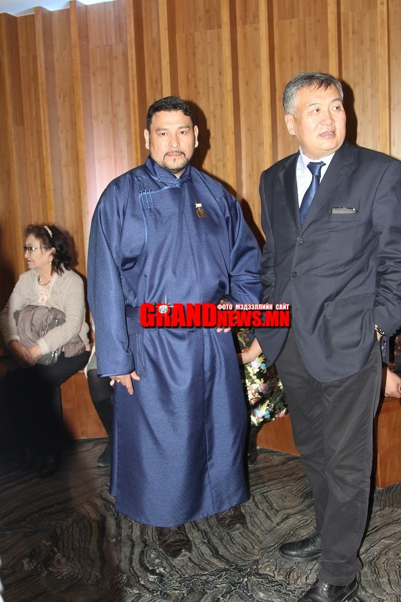 Иглэр хаан Эдуард Ондар хүүдээ монгол нэр хайрлажээ