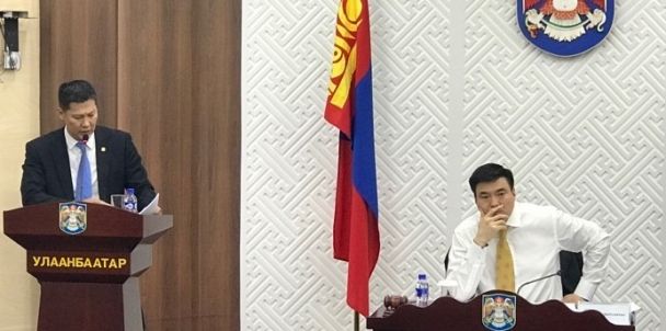 100 айлын барилгын материалын захыг нүүлгэх үү?