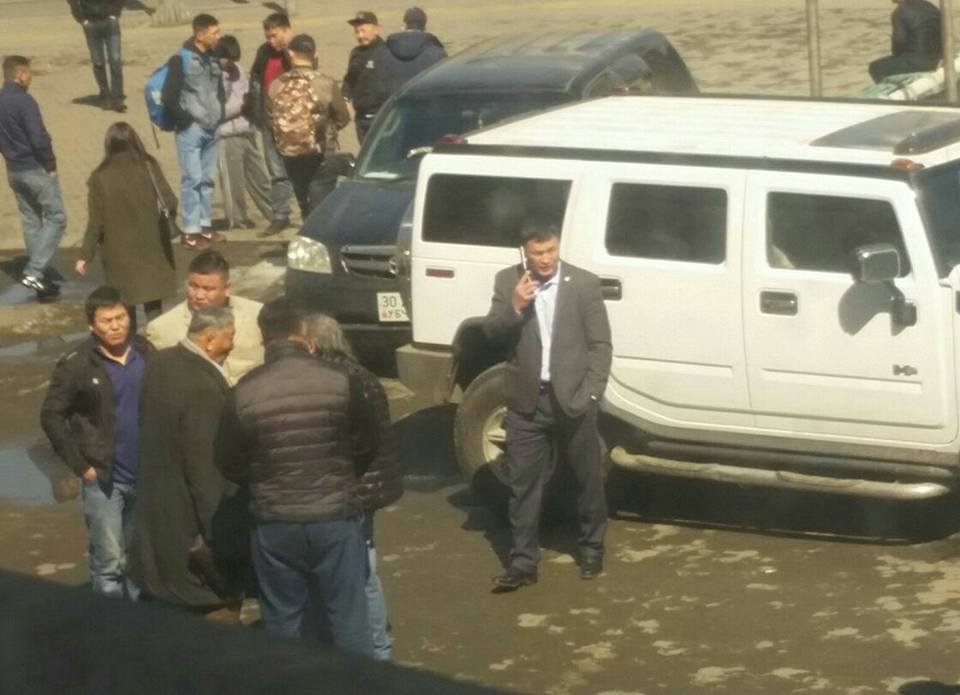 Аварга Х.Баянмөнх, А.Сүхбат нар бөхийн маргаанд орж ирлээ