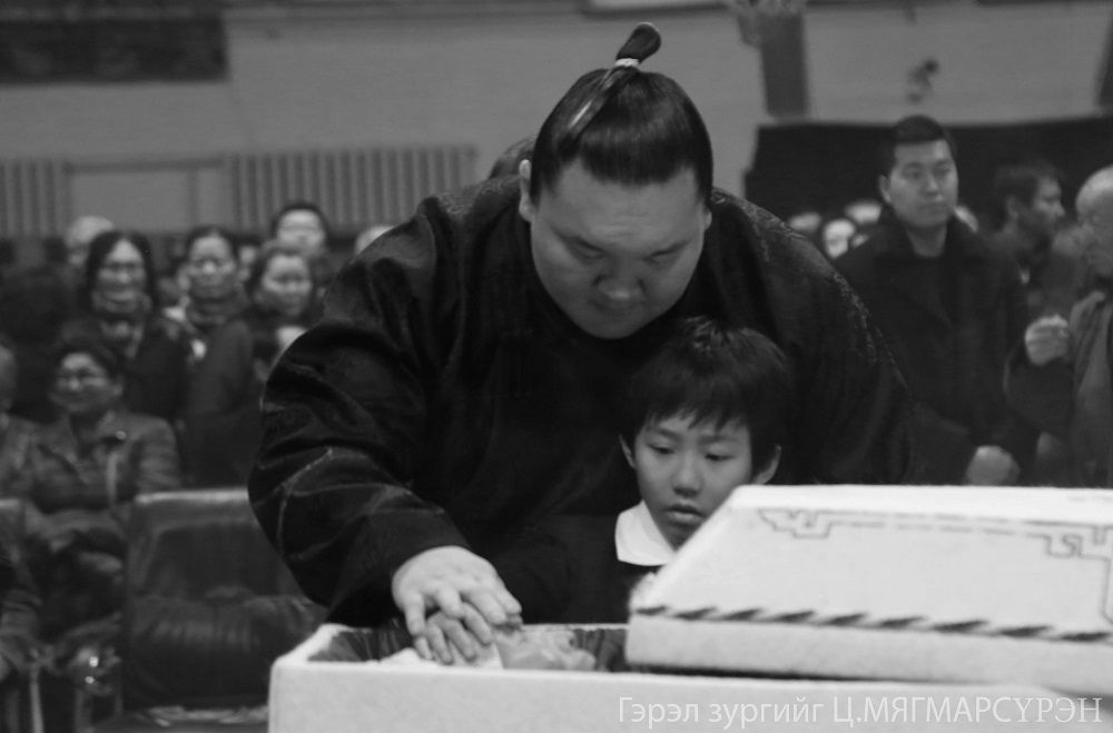 Их хүмүүнийг эцсийн замд нь үдлээ