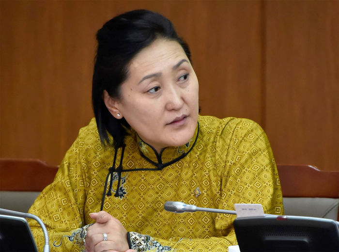 Дипломтой ажилгүйчүүдийг цөөлөх Ц.Цогзолмаа сайдын хатуу шийдвэрт талархъя