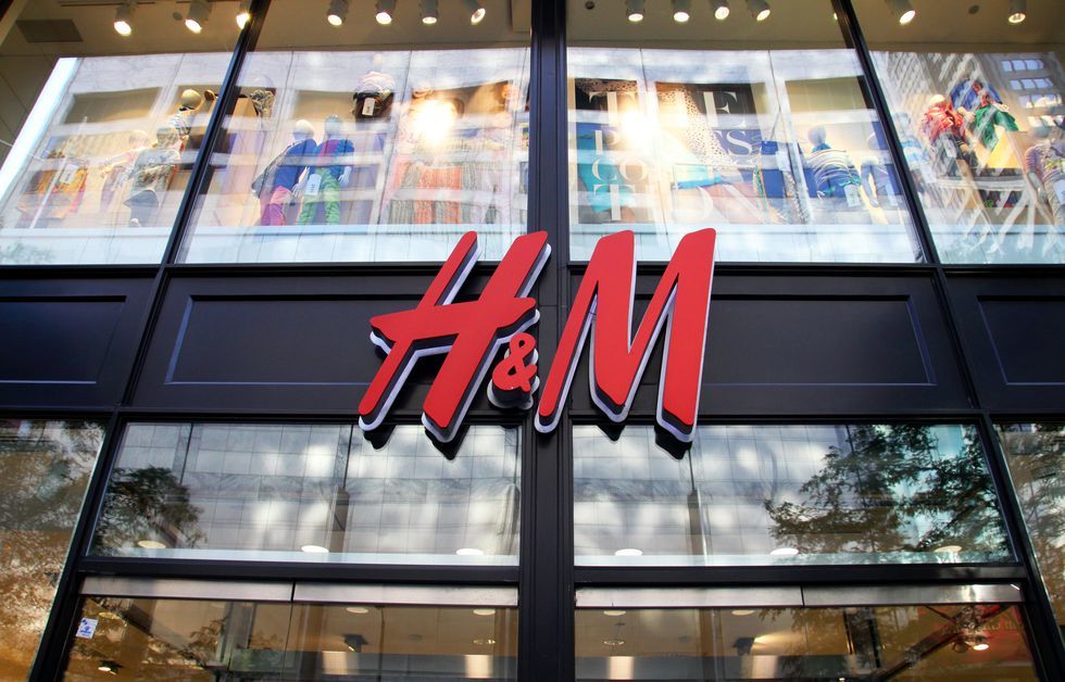 Асуудалд орсон H&amp;M-ын “аймшигтай” хямдрал айсуй
