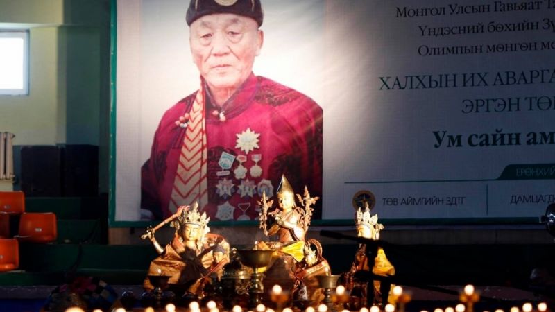 Бөхчүүд ээ, уй гашууг хүндлэлтэйгээр хуваалц