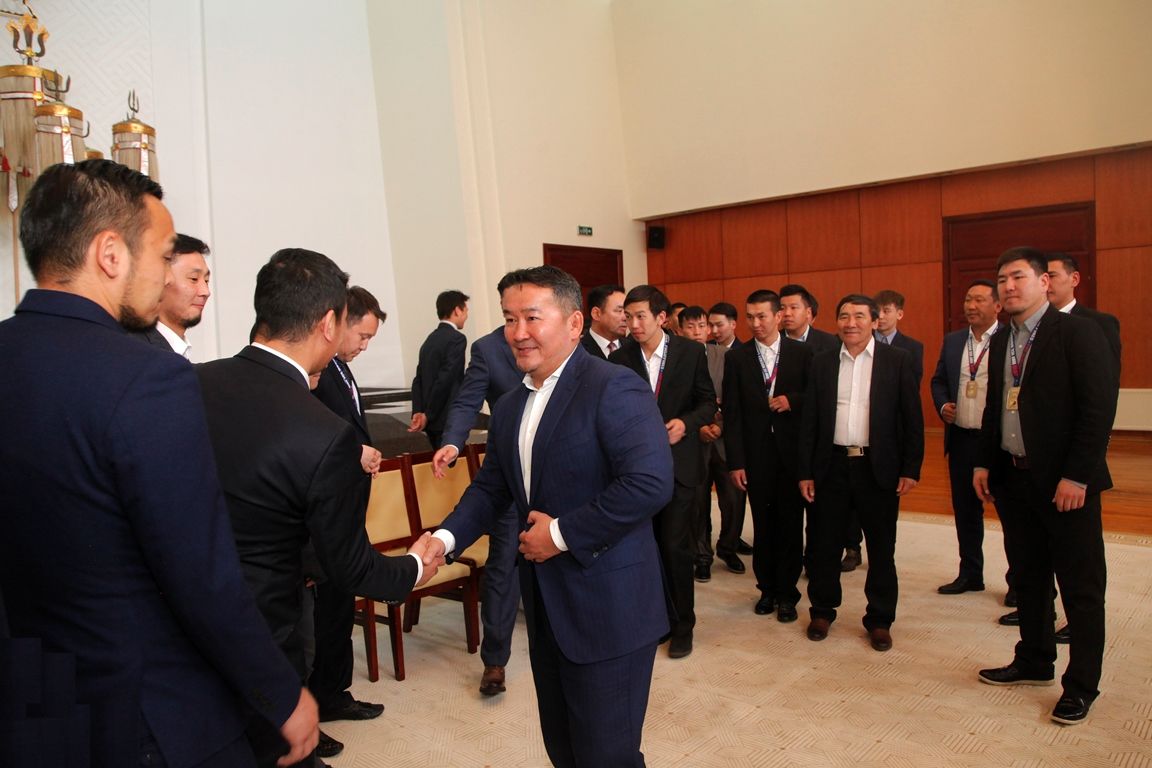 Ерөнхийлөгч хоккейчдыг дэмжихээ илэрхийллээ