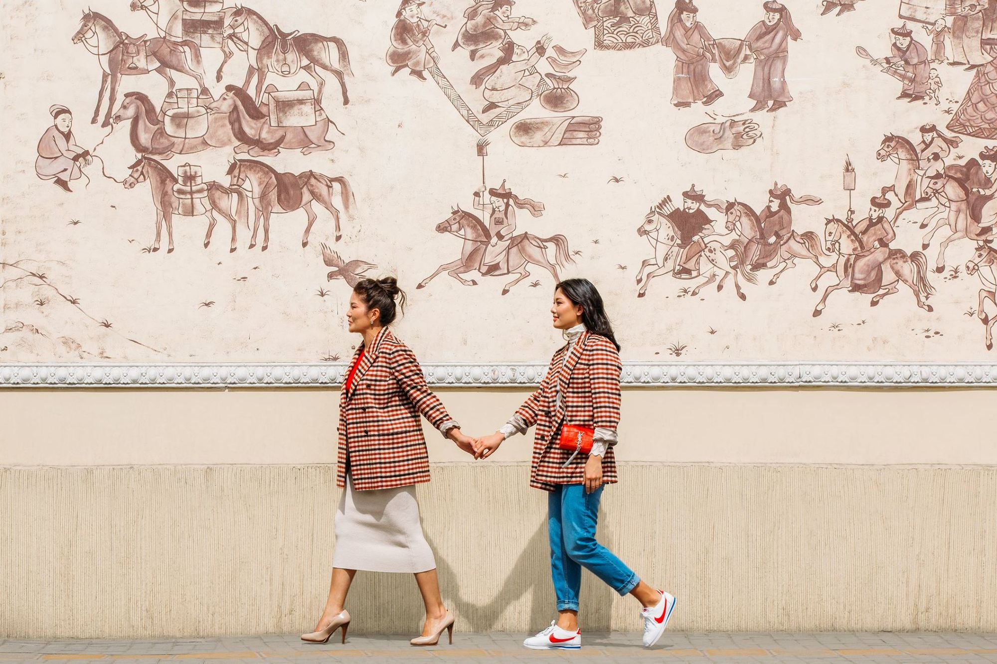 Говь: Ээж, охидын ижилсэл