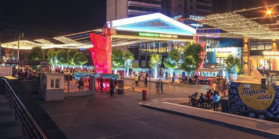 Хайрын хөшөөтэй болсон ”Гэрэлт гудамж” нээлтээ хийлээ