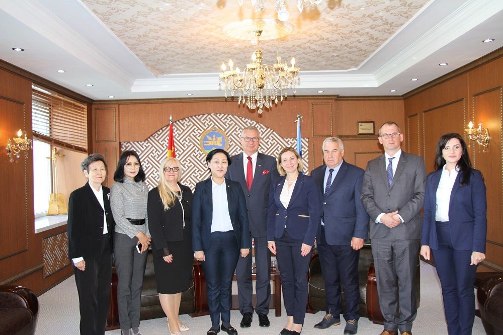 Санхүүгийн чиглэлээр оюутан солилцох хүсэлт тавив