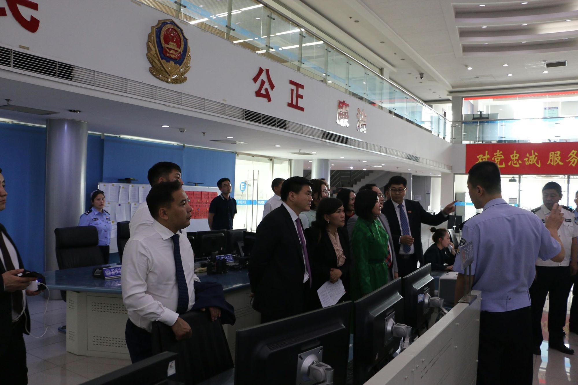 Нийслэлчүүдийн өмнө тулгамдсан асуудлыг шийдвэрлэхэд Бээжин хотын туршлагыг судална