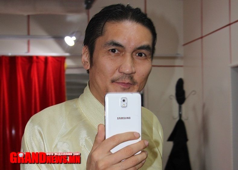 Амай шоу ертөнцийг доргионо