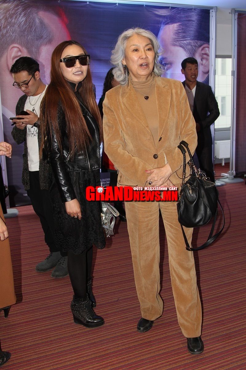 Ахмад жүжигчдийн хүндэтгэлийг хүртсэн Одноо