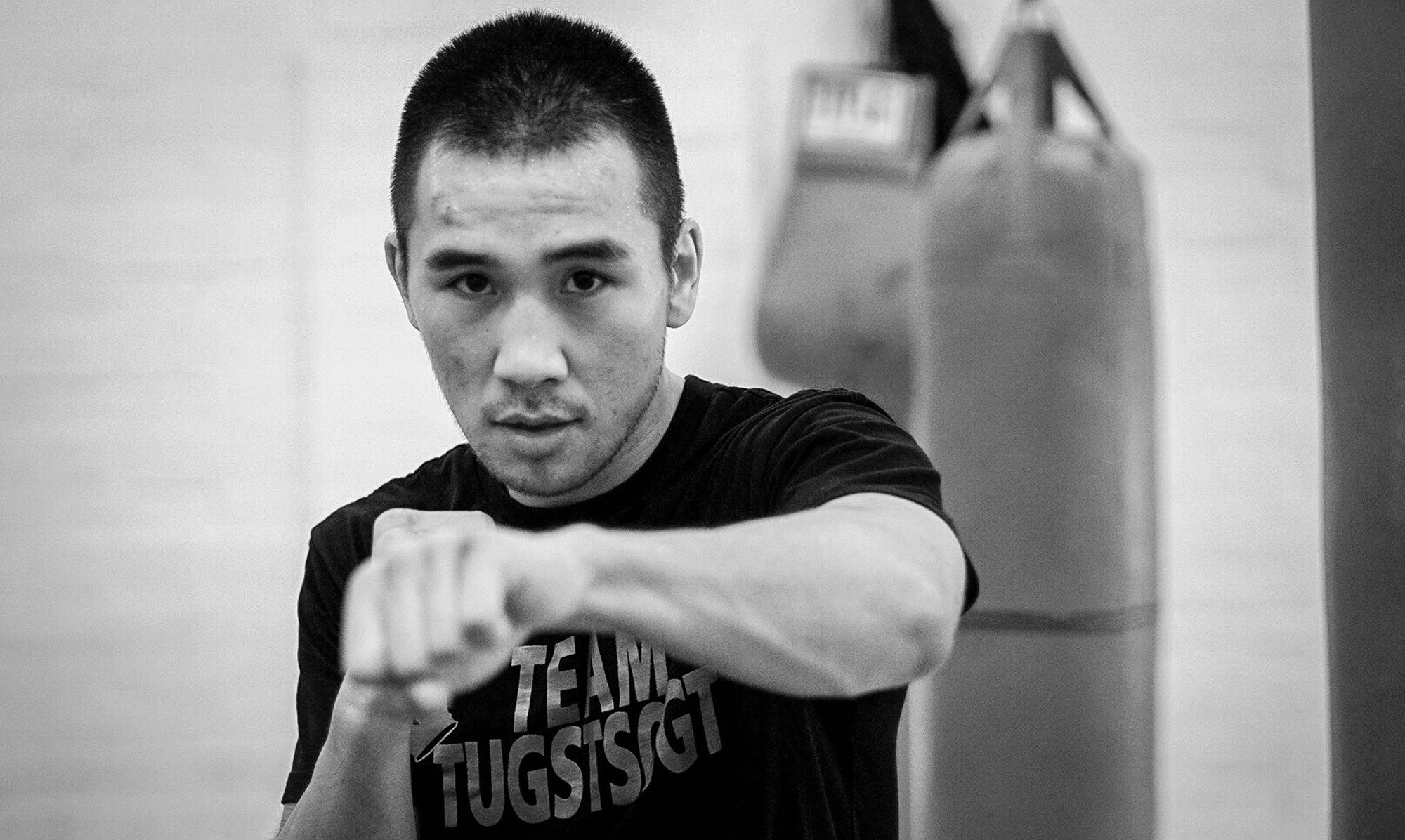 Н.Төгсцогт өмсгөлдөө Д.Банди агсны хөргийг заллаа