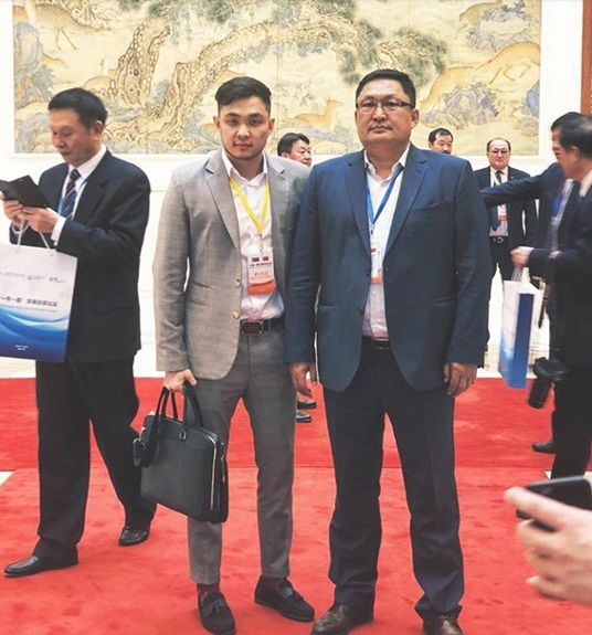 Д.Хишгээгийн хүү Ерөнхий сайдтай хамт “айлчиллаа”