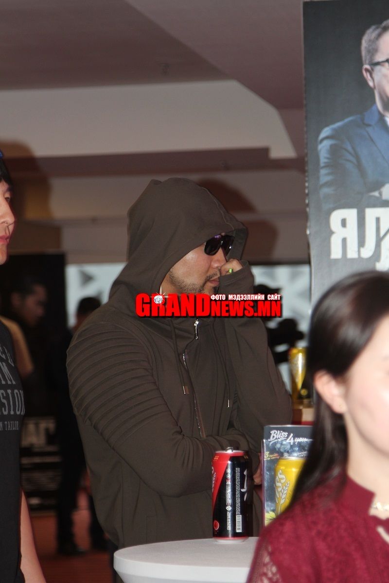 Нүүрээ юунд нууна вэ, Амгаа