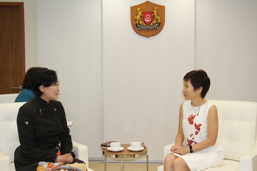 Сингапурын Соёл, нийгэм, залуучуудын сайдтай уулзлаа