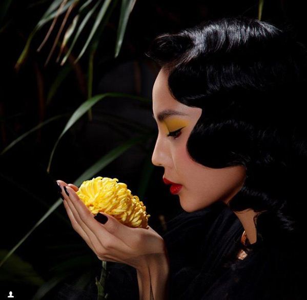 М.Цэрэндолгорын LOUBOUTIN зиндаа 