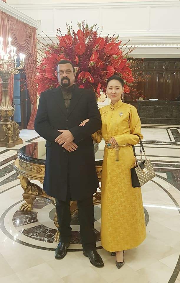 Кремльд гялалзсан монгол хатагтай