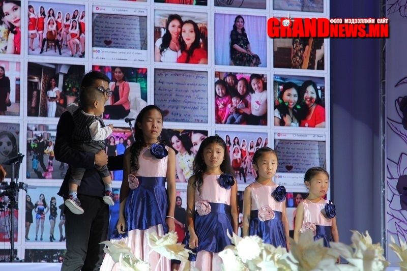 Ээжүүд нэгдэж, зургаан хүүхэдтэйгээ үлдсэн аавд 2 өрөө байр бэлэглэлээ