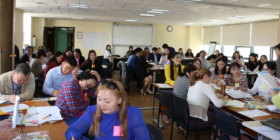 Нийслэлийн 50 багшийг “FISA” шалгалтанд бэлтгэж байна