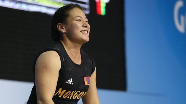 Хүндийг өргөлтийн М.Анхцэцэг ээж болох бэлтгэлдээ орлоо