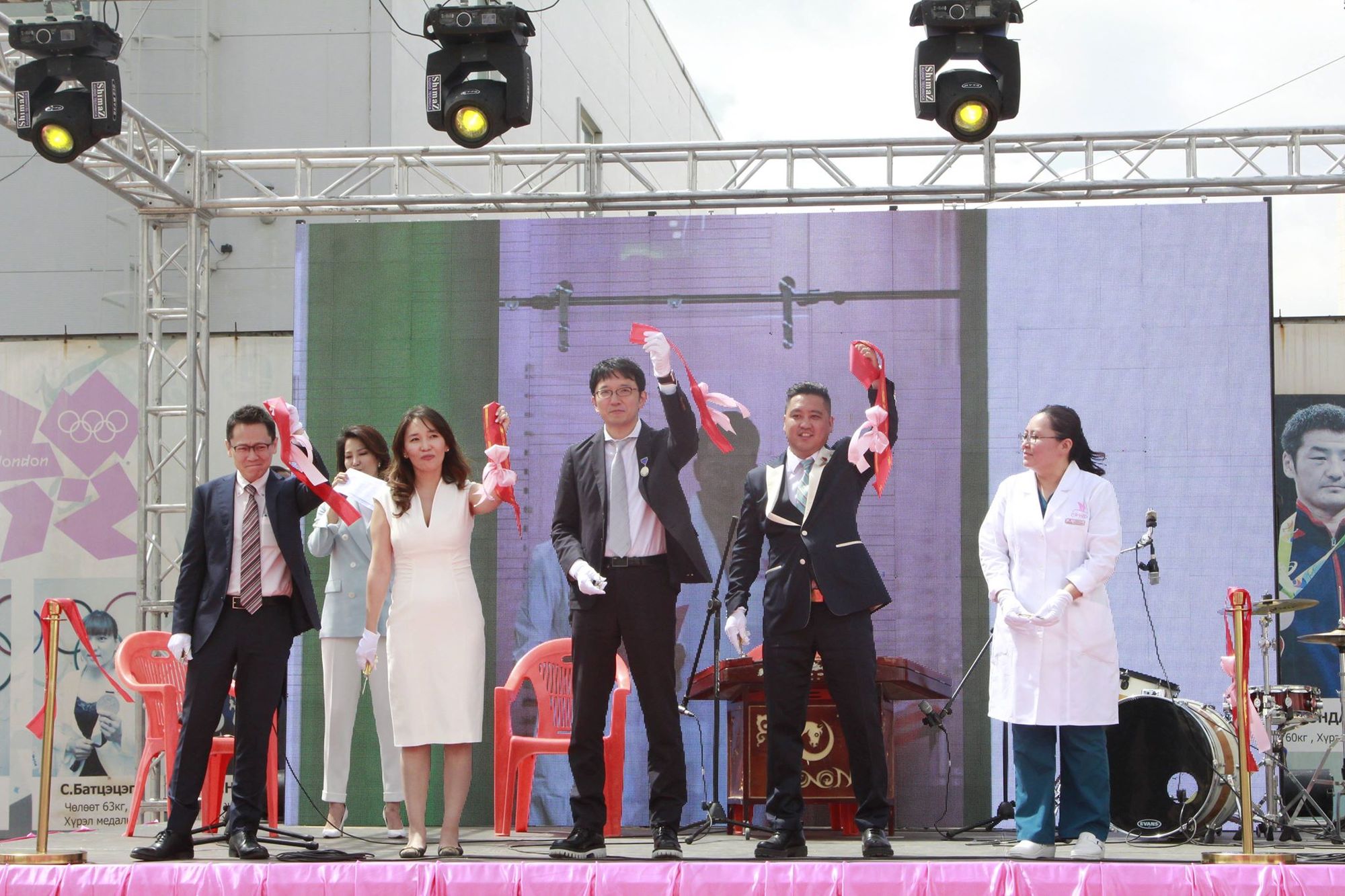 ”Өөжинмед” эмнэлэг үйл ажиллагаагаа өргөжүүлж, шинэ байрны нээлтээ хийлээ