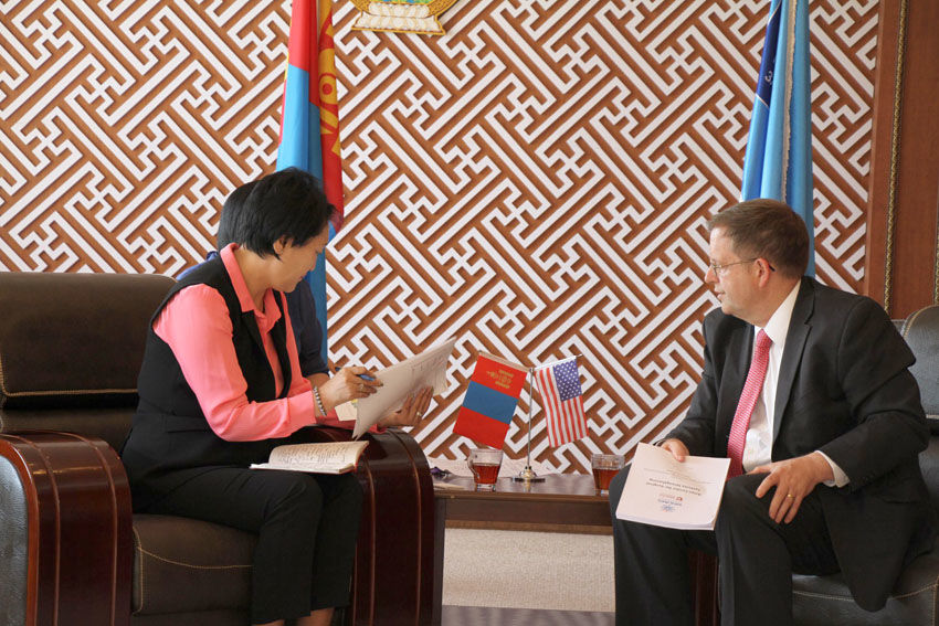 Мэс заслын төв байгуулах талаар санал солилцлоо