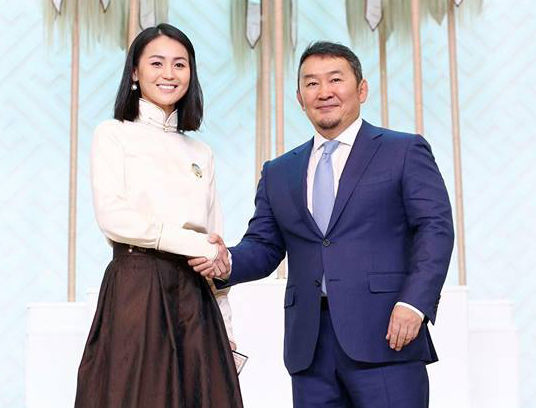 Содура Алдарт эхийн одон хүртлээ