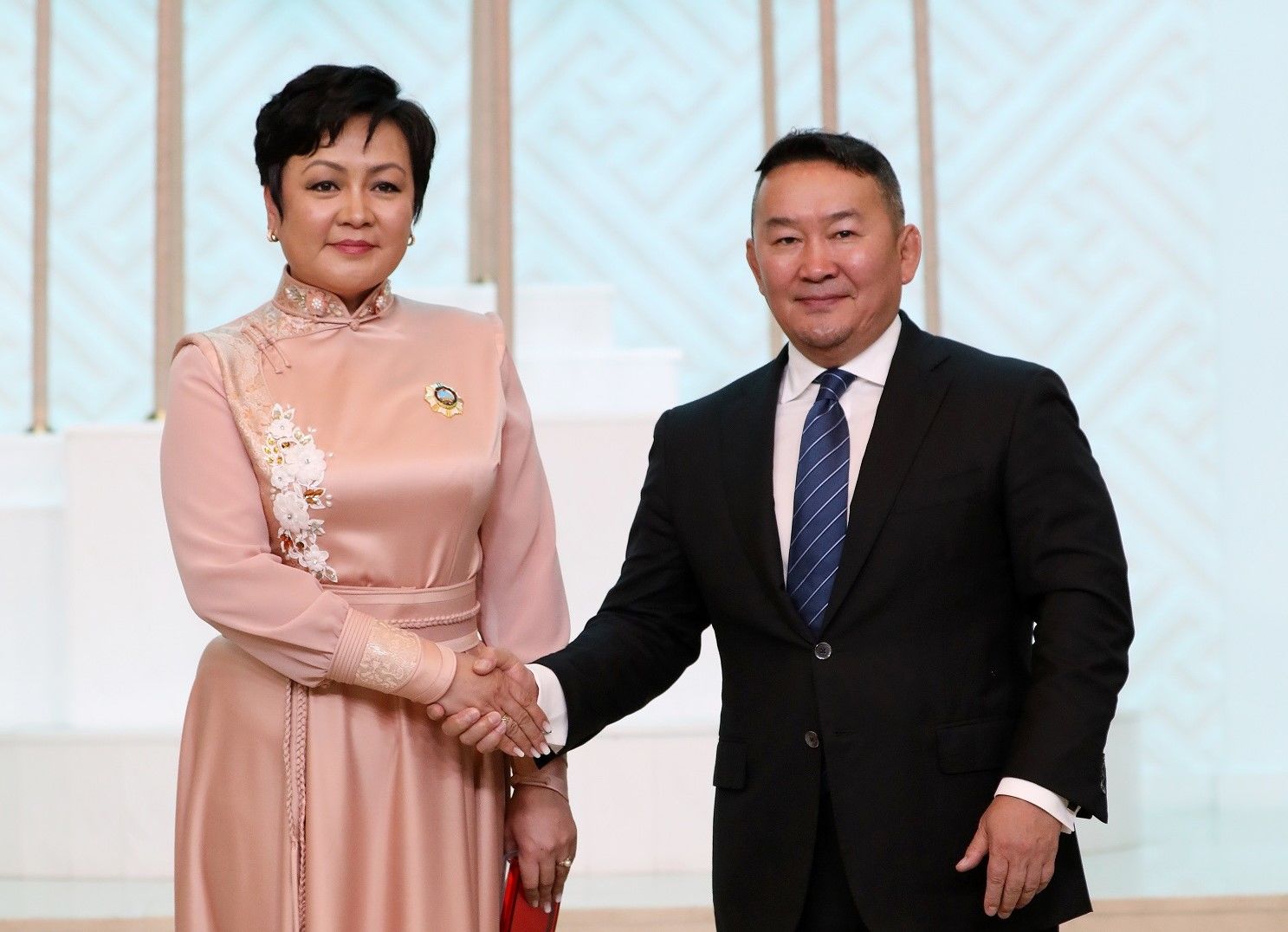 Өнөөдөр төрийн дээд цол, одон медалиар ШАГНАГДСАН ЭРХМҮҮД