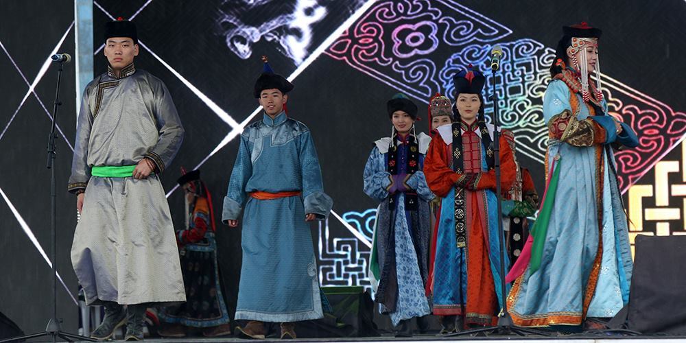 Монгол үндэстэн ястны “Дээлтэй Монгол наадам” боллоо