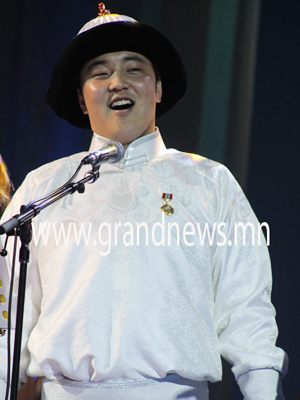 Монголын сонгодогууд эгшиглэлээ