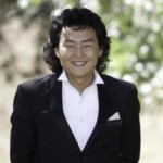 Сонгодог залууг харуулдсаар...