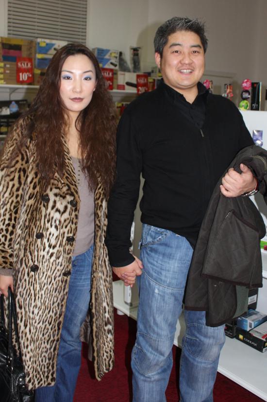 Хаазаа урлагаа бүрмөсөн орхилоо