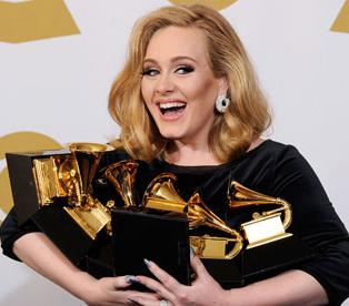 Их Британийн дуучин Адел “Грэмми” – ийн шагналыг 6 төрөлд хүртлээ