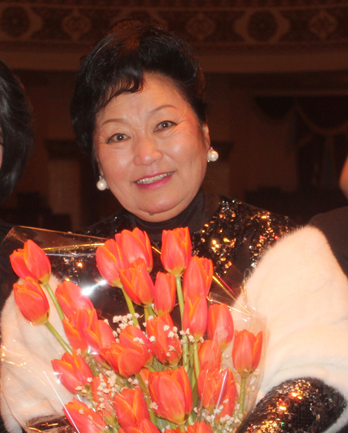 Зууны дуучинд хүндэтгэл үзүүллээ…