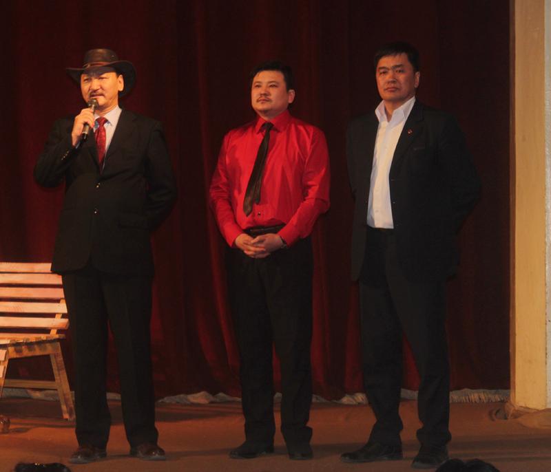 Цэцэрлэгт учирсан хоёр…